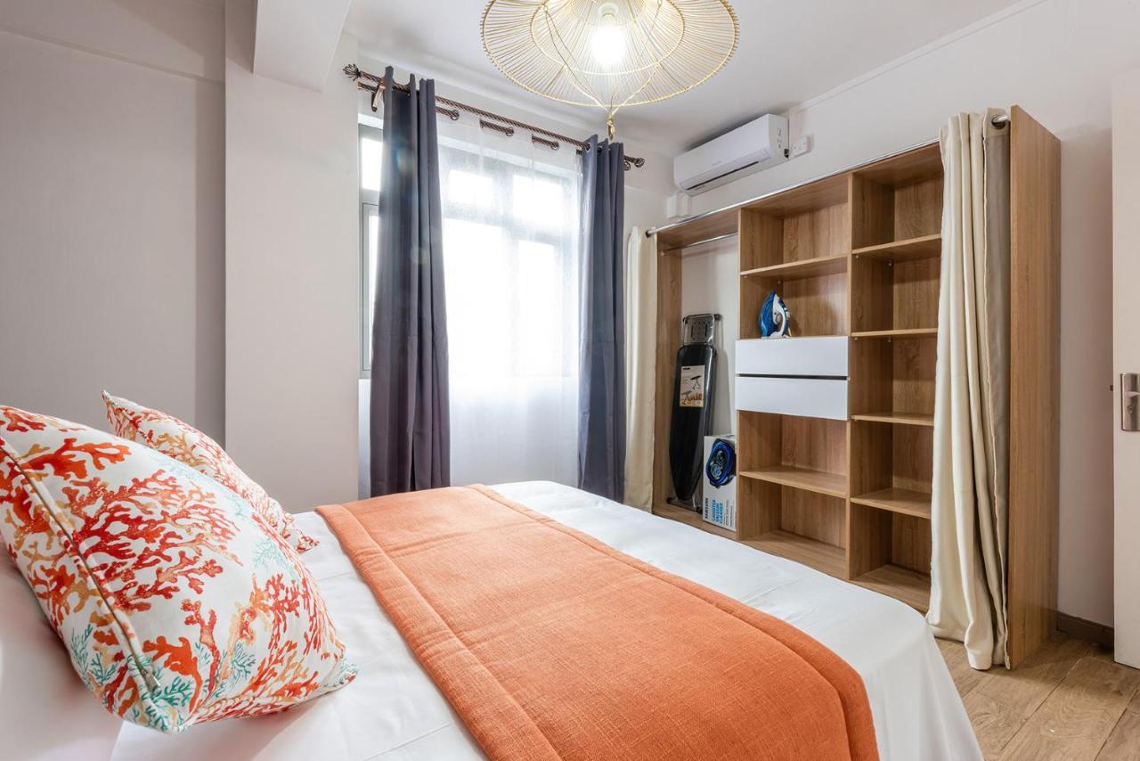 Wolmar Beachside Apartment: Modern Comfort with Nature Views Flic en Flac Exterior photo